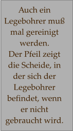 Auch ein Legebohrer muß mal gereinigt werden. Der Pfeil zeigt die Scheide, in der sich der Legebohrer befindet, wenn er nicht gebraucht wird.